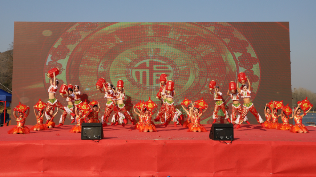 安龙“我们的中国梦——文化进万家”专场文艺演出举行